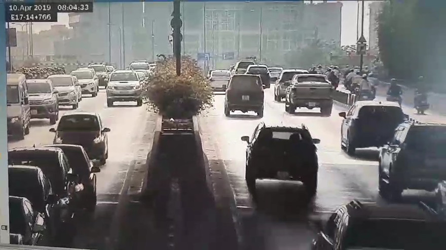 Bốn ô tô tông liên hoàn vào nhau trong hầm Thủ Thiêm.