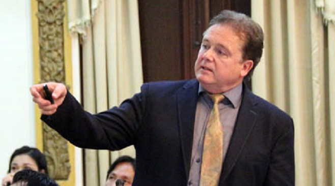 Ông OlafJueHner chuyên gia người Đức đề xuất các giải pháp giảm ngập cho TP HCM. Ảnh: T.S