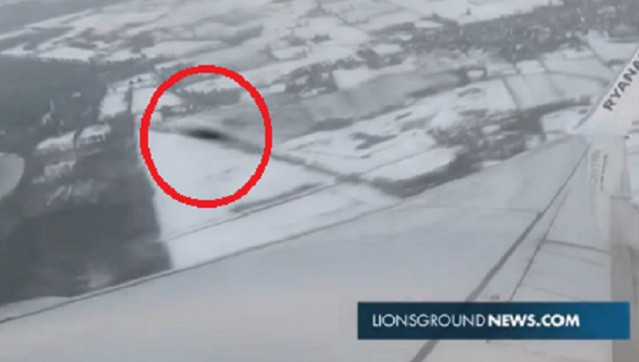 UFO suýt gây tai nạn với Boeing 737 của Ireland