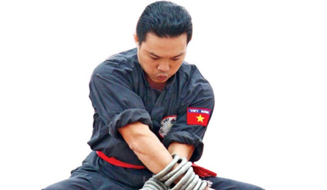 Biểu diễn nội công Thiết tuyến. Ảnh: Trần Hà.