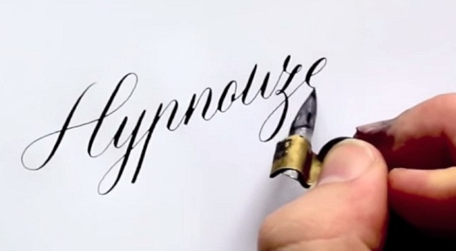 Người đàn ông viết tay đẹp như phông chữ máy tính