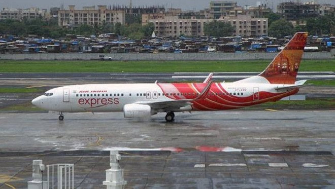 Sân bay Ấn Độ náo loạn vì bị dọa tấn công bằng bom xe