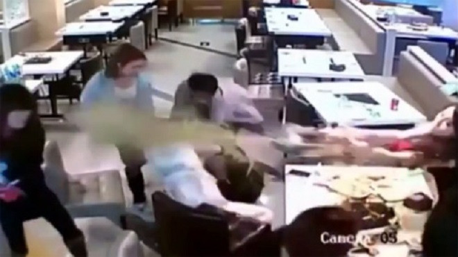 Nhóm kiều nữ hỗn chiến kinh hoàng tại bàn nhậu