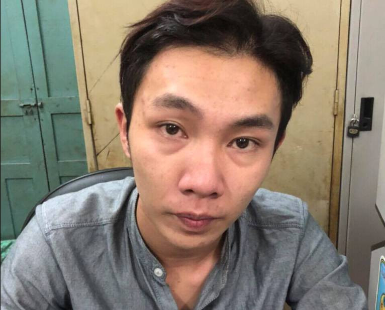 Tên cướp bị đặc nhiệm truy bắt ngay khi giật chiếc túi xách.