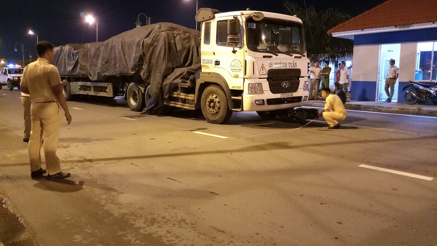 Lực lượng chức năng xử lý vụ việc.