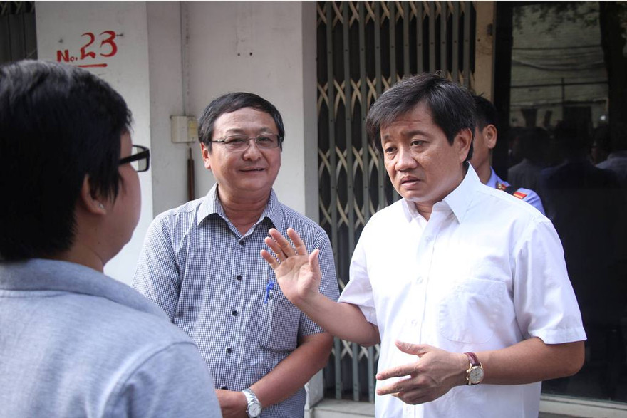 Ông Hải dẫn đầu đoàn cưỡng chế di dời các hộ dân ở chung cư 23 Lý Tự Trọng.