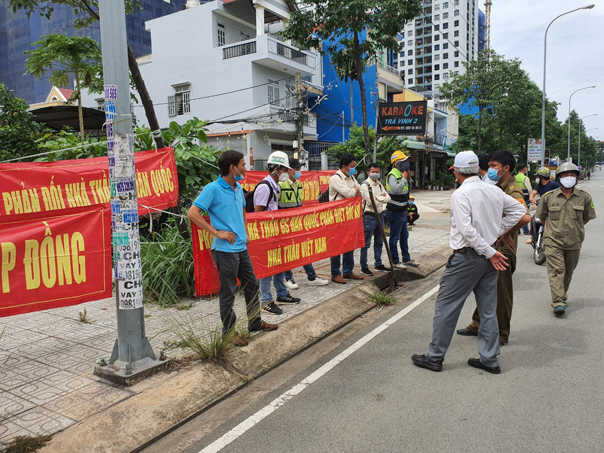 Công nhân Lithaco tập trung phản đối thầu chính là Cty GS.