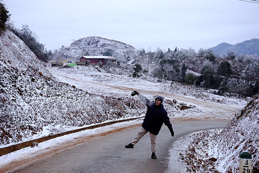 Sa Pa thu hút nhiều du khách đến ngắm tuyết.