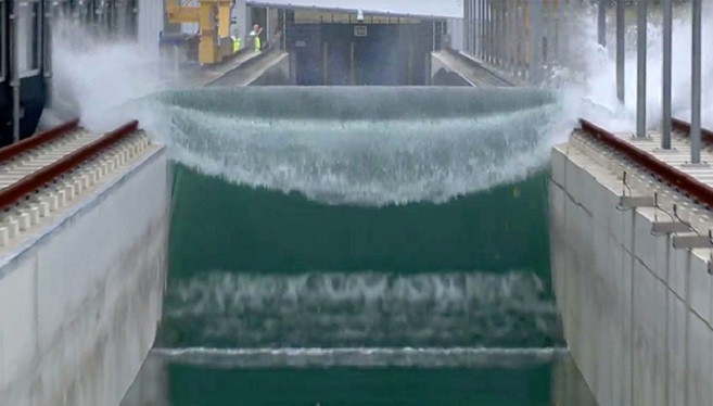 Cận cảnh 'sóng thần' nhân tạo lớn nhất thế giới