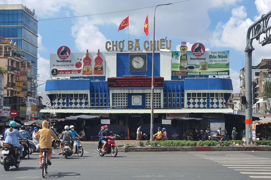 Những ngày qua, tình hình dịch bệnh COVID-19 ở TPHCM đang diễn biến hết sức phức tạp với nhiều chuỗi lây nhiễm được phát hiện tại các khu chợ truyền thống, trung tâm thương mại.