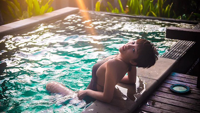 Tóc Tiên và những người bạn của mình vừa có chuyến du hí ngắn ngày tại Koh Samui (Thái Lan) Nữ ca sĩ cũng dành thời gian nghỉ ngơi tại một góc đảo cách Samui 2 tiếng đi tàu.