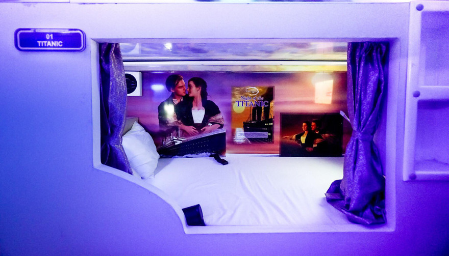 Trên xe Inter nằm đôi cabin riêng Inter Bus Valentines.