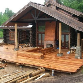 Nhiều công trình đò sộ bằng gỗ phức tạp hoàn toàn tự ghép mộng không dùng đinh vít