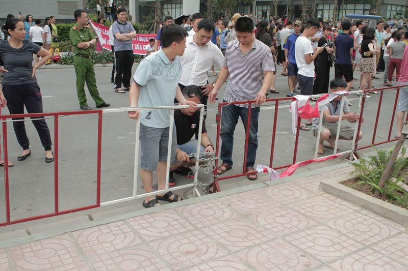 Tranh chấp hàng rào căng thẳng ở khu đô thị hạng sang