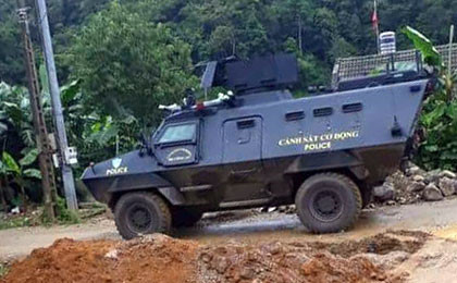 Xe thiết giáp vào Lóng Luông hỗ trợ công an tiêu diệt trùm ma túy