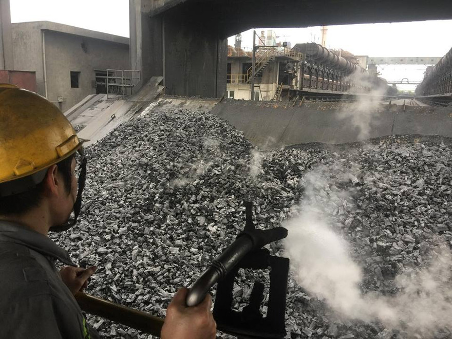 Khu vực đường ống thoát khói tại lò thổi số 2, Cty Thép Hòa Phát Hải Dương. Ảnh: Nguyễn Hoàn