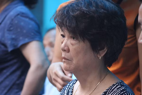 Rơi máy bay quân sự: Người thân, hàng xóm xót thương phi công tử nạn