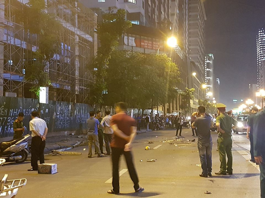 Nhân chứng kể lại giây phút thanh sắt lao xuống khiến 1 người chết