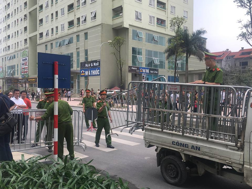 Tháo dỡ hàng rào tranh chấp ở chung cư hạng sang