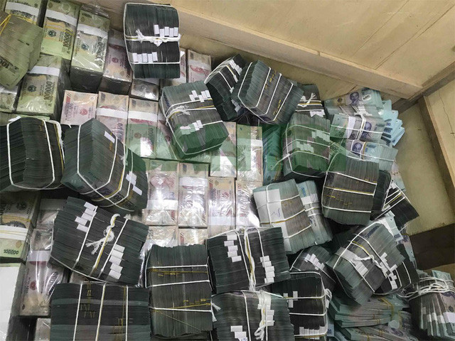 Cơ quan chức năng thu giữ số tiền lớn của Phan Sào Nam. Ảnh: Dân trí