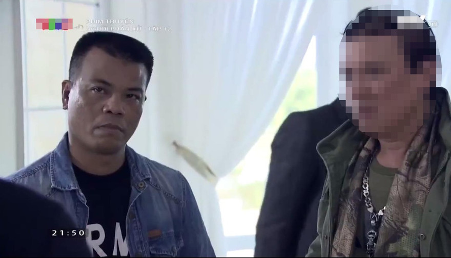 Nguyễn Mạnh Hùng (trái ảnh) vào vai Huy Bá trong phim Người phán xử.