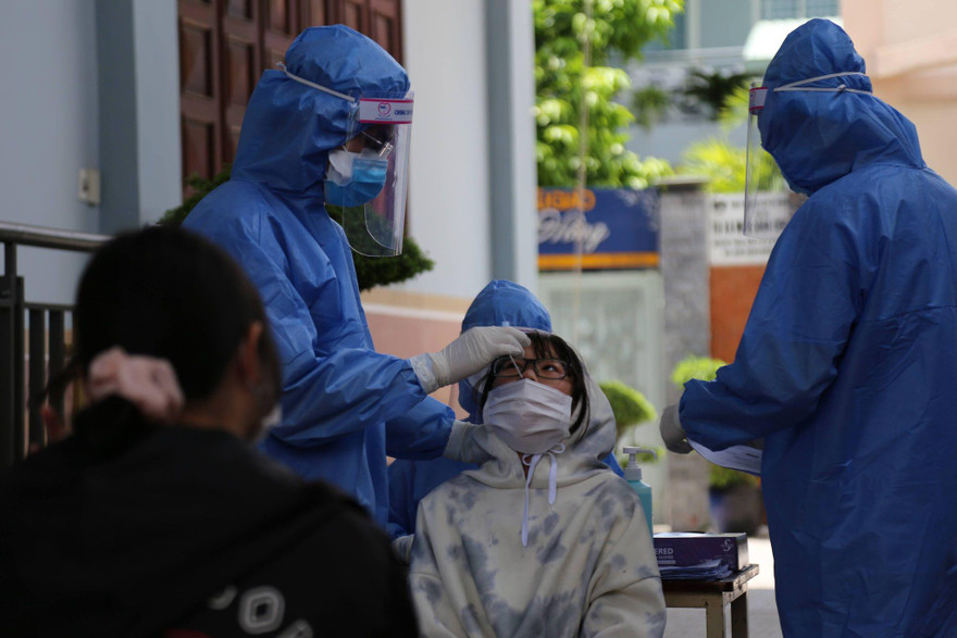 Nhiều khu dân cư ở Gò Vấp bị phong tỏa, khoanh vùng để lấy mẫu xét nghiệm.