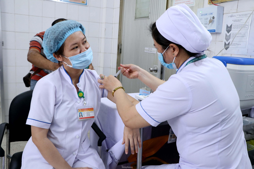 TPHCM sẽ triển khai 1.000 điểm tiêm vắc xin trong cộng đồng.