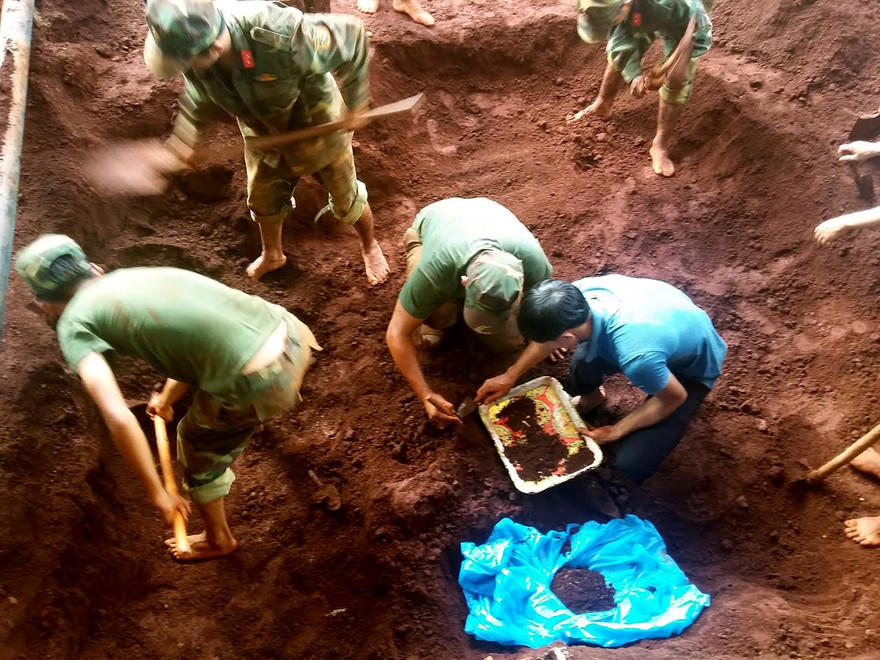 Đội K52 đang tác nghiệp.