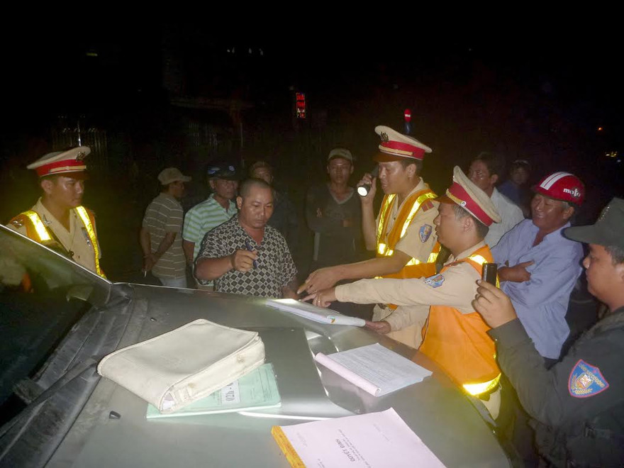 Tổ tuần tra đã lập biên bản tạm giữ GPLX và giấy chứng nhận Đăng ký xe của tài xế để xử lý theo quy định của pháp luật.