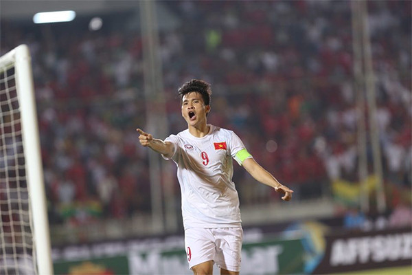 Công Vinh ăn mừng bàn thắng thứ 50 trong màu áo đội tuyển quốc gia. Ảnh: Vnexpress.