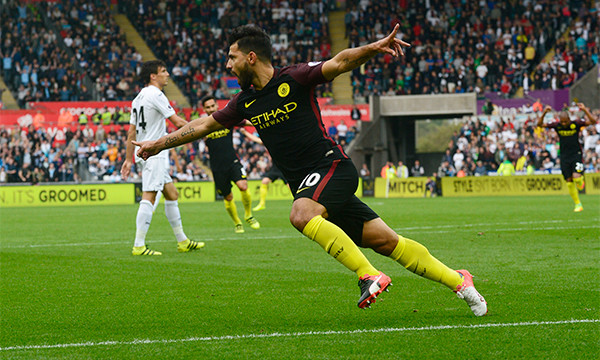 Sergio Aguero lập cú đúp trong trận đấu tối nay.
