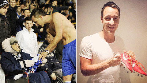 Terry dùng tới 3 đôi giầy mỗi trận để lấy… may