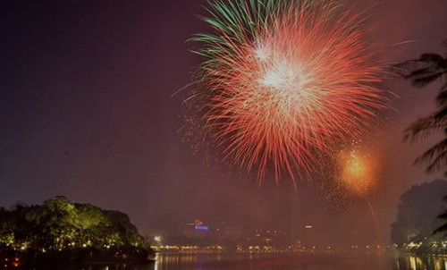 Màn bắn pháo hoa tại Hồ Gươm, Hà Nội