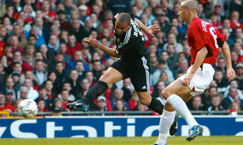 Ronaldo luôn là nỗi ám ảnh cho mọi hàng thủ đối phương. Ảnh: Reuters.