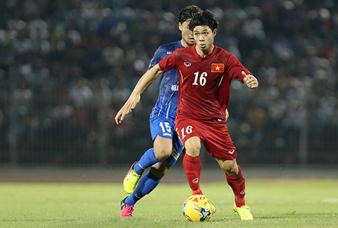 HLV Hữu Thắng cho Công Phượng chơi cá nhân để mong tạo sự đốt biến. 