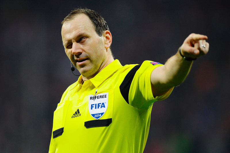 Triệu phú cầm còi ở EURO 2016