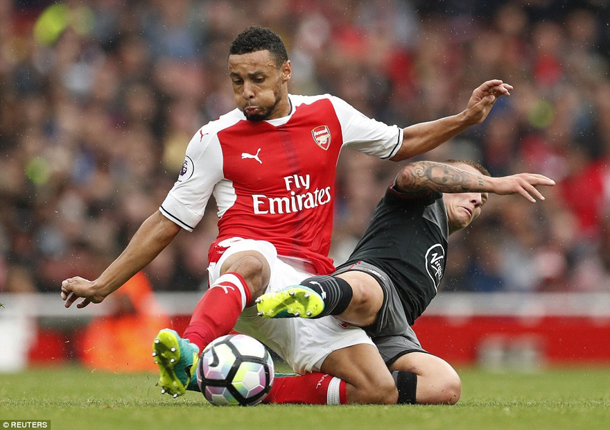 Arsenal thắng ngược Southampton nhờ quả phạt đền phút bù giờ 