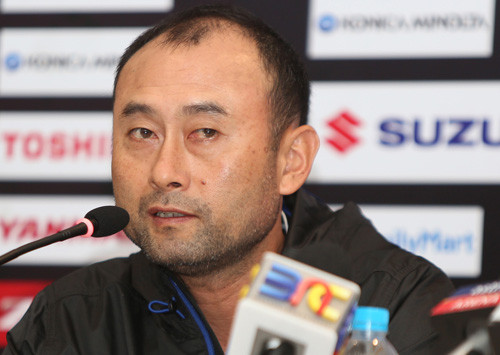 HLV Lee Tae Hoon của đội tuyển Campuchia.