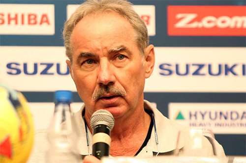 HLV Riedl đánh giá rất cao công việc mà học trò cũ Hữu Thắng đã làm trên cương vị HLV tuyển Việt Nam. Ảnh: Đức Đồng. 