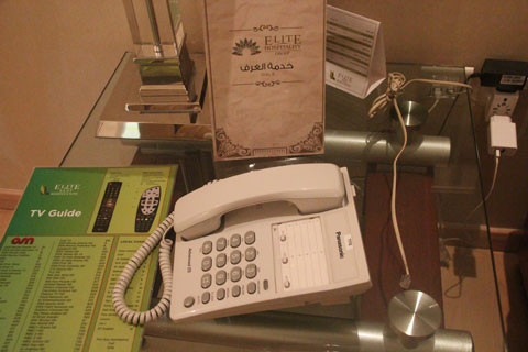 Điện thoại ở các phòng cầu thủ tại khách sạn Elite Seef Residence bị ngắt kết nối - Ảnh: Hoài Đức 