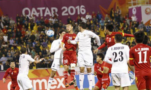 U23 Việt Nam: Ngã đau ngay vạch xuất phát