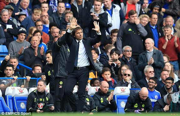 HLV Conte và con tim đã vui trở lại nhịp đập chiến thắng.