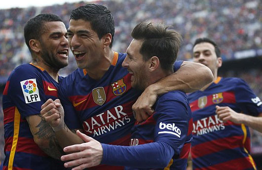 Đại thắng trận derby, Barca chạm tay vào chức vô địch