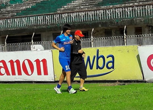 Tuấn Anh bị loại do chấn thương đầu gối không kịp bình phục.