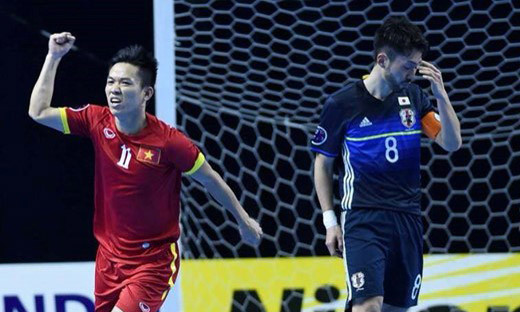 Tuyển Việt Nam (áo đỏ) hạ Nhật Bản, giành vé dự World Cup. Ảnh: Zing