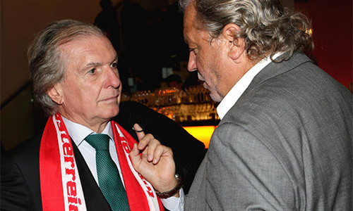 Stickler (trái) là cha đẻ của chương trình hành động chấn hưng bóng đá Áo. 