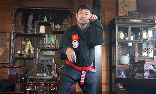 Võ sư Ngọc Anh trong một thế võ của loài khỉ. Ảnh: Đắc Đức.