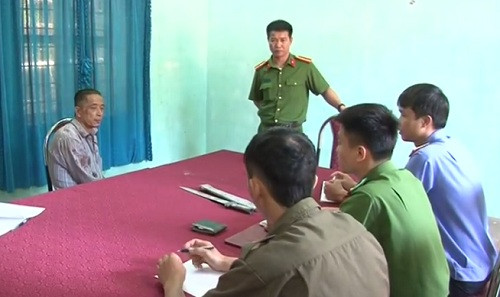 Vi Văn Sỉnh tại cơ quan công an. Ảnh: C.A