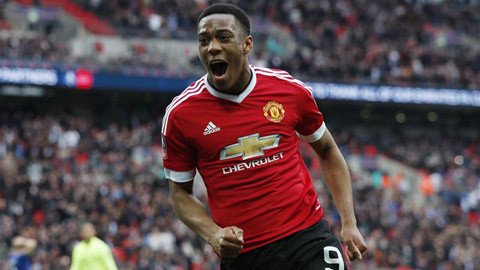 Martial trả đũa M.U sau khi bị tước áo số 9