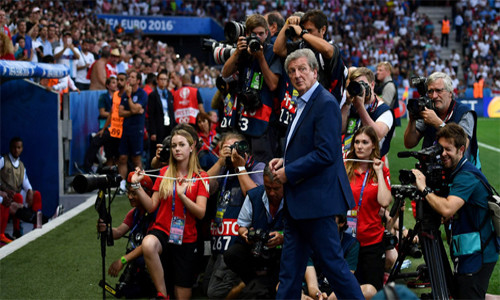 Bão chỉ trích đang nhắm đến thầy trò HLV Hodgson.